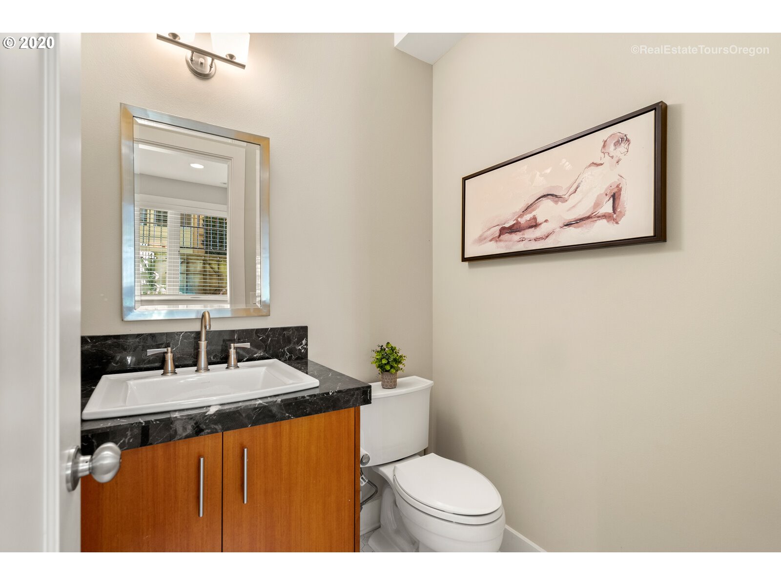 2414 Southwest Cedar Street Portland, OR 97205 - Photo 24 of 32 Gallery Image 24