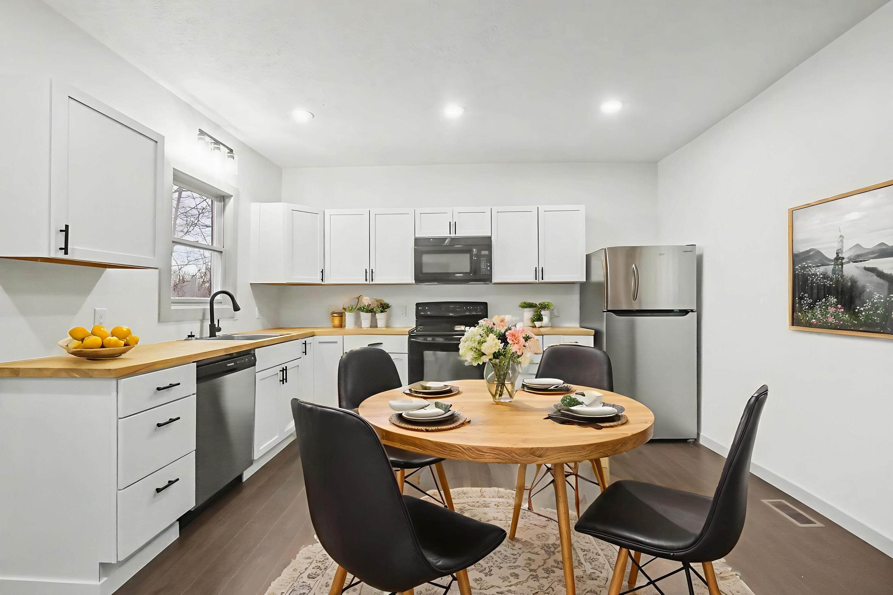 126 Riverside Drive Portland, MI 48875 - Photo 9 of 23 file_4383 - Dining Room - Scandinavian -