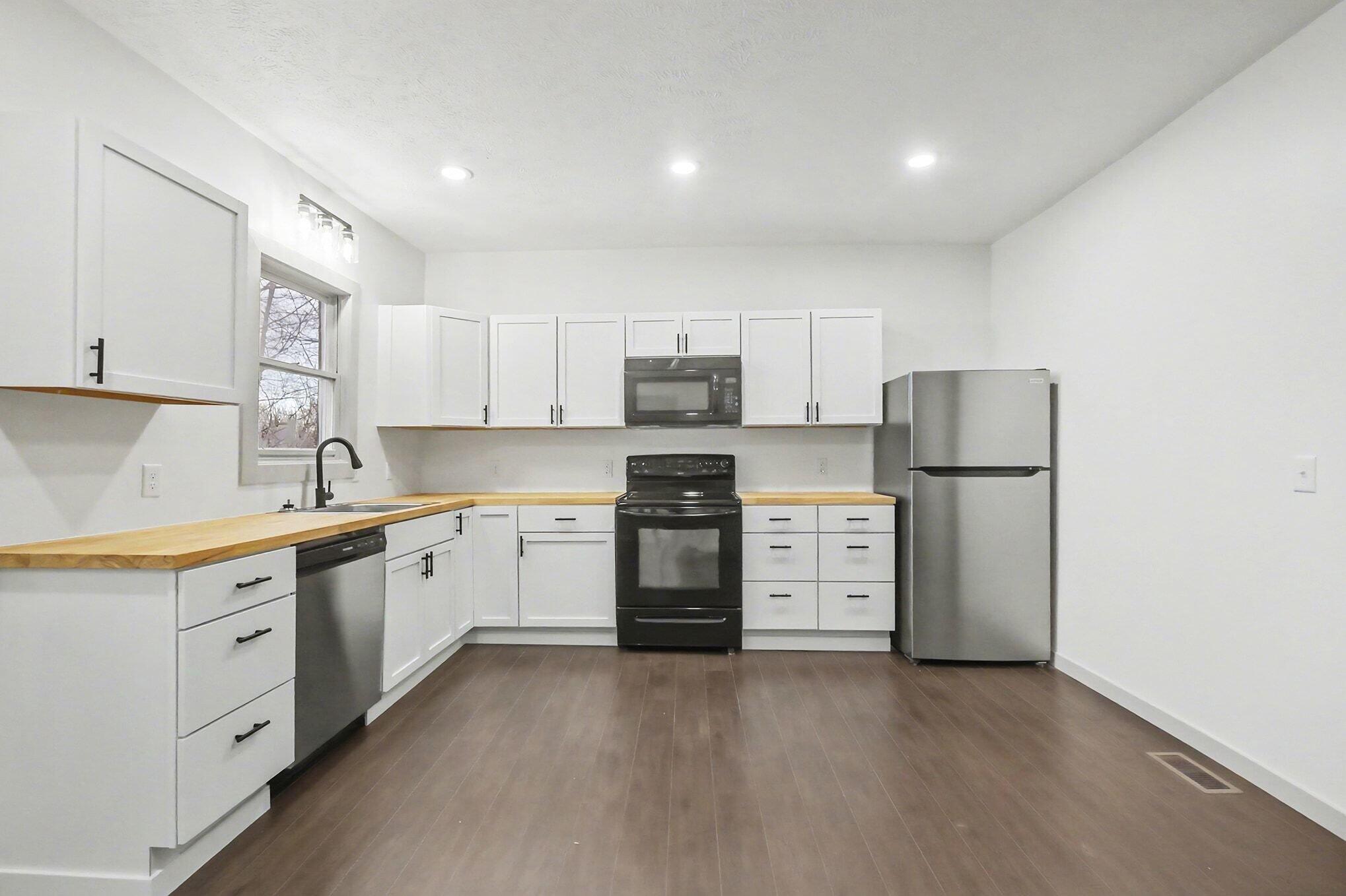 126 Riverside Drive Portland, MI 48875 - Photo 10 of 23 009_file_4383