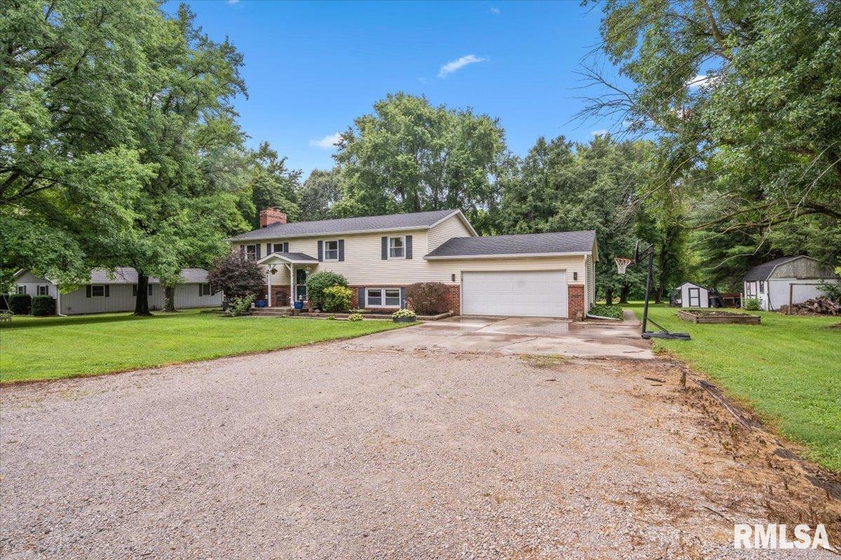 11 Rock Road Chatham, IL 62629 - Photo 3 of 40