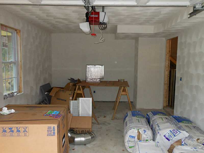 28 William Henry Road Scituate, RI 02857 - Photo 18 of 21 Parking Lot/Garage.