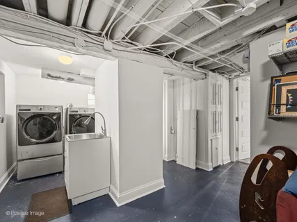$1,050,000 | 2124 West Eastwood Avenue, Chicago, IL 60625