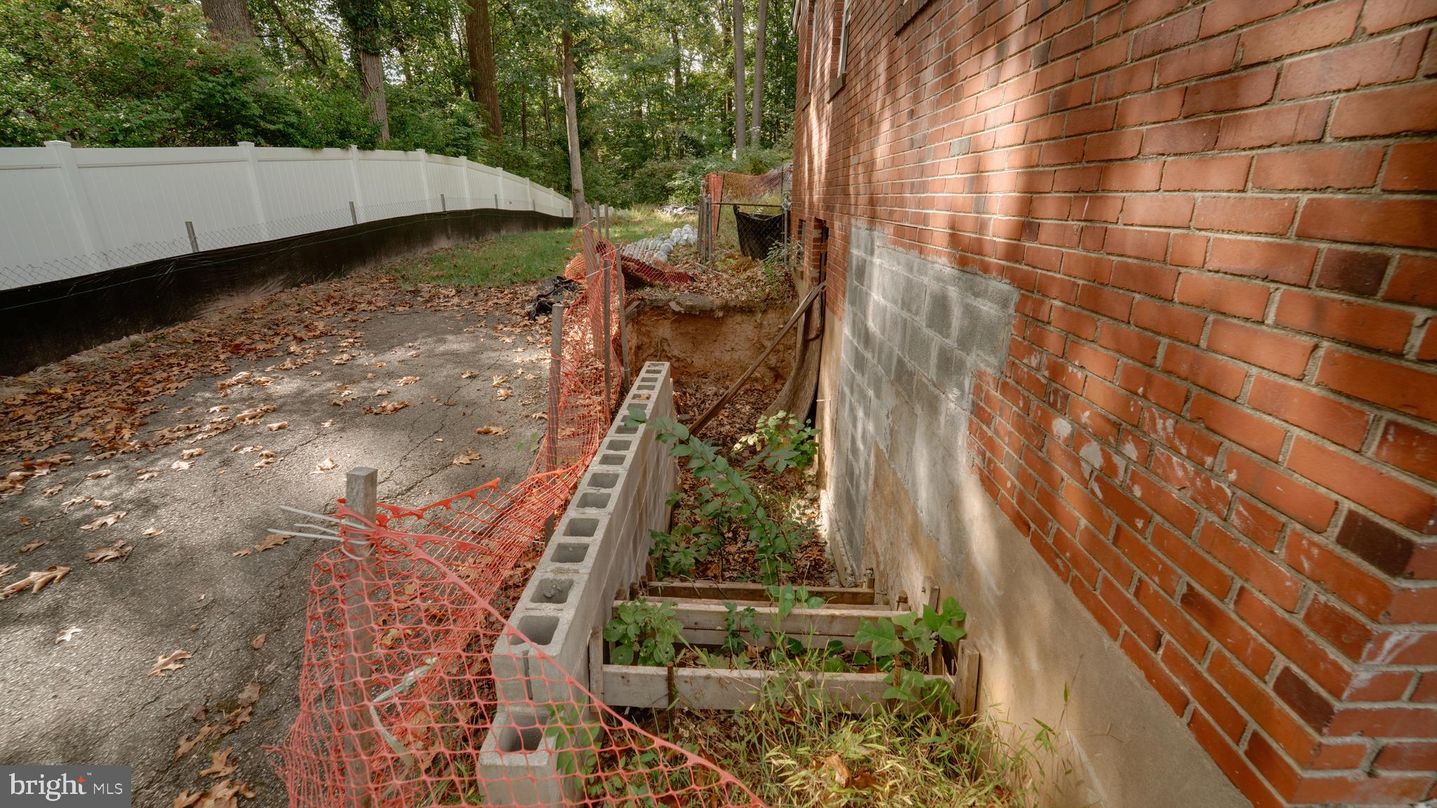6649 Kerns Road Falls Church, VA 22042 - Photo 17 of 38 a backyard of a house