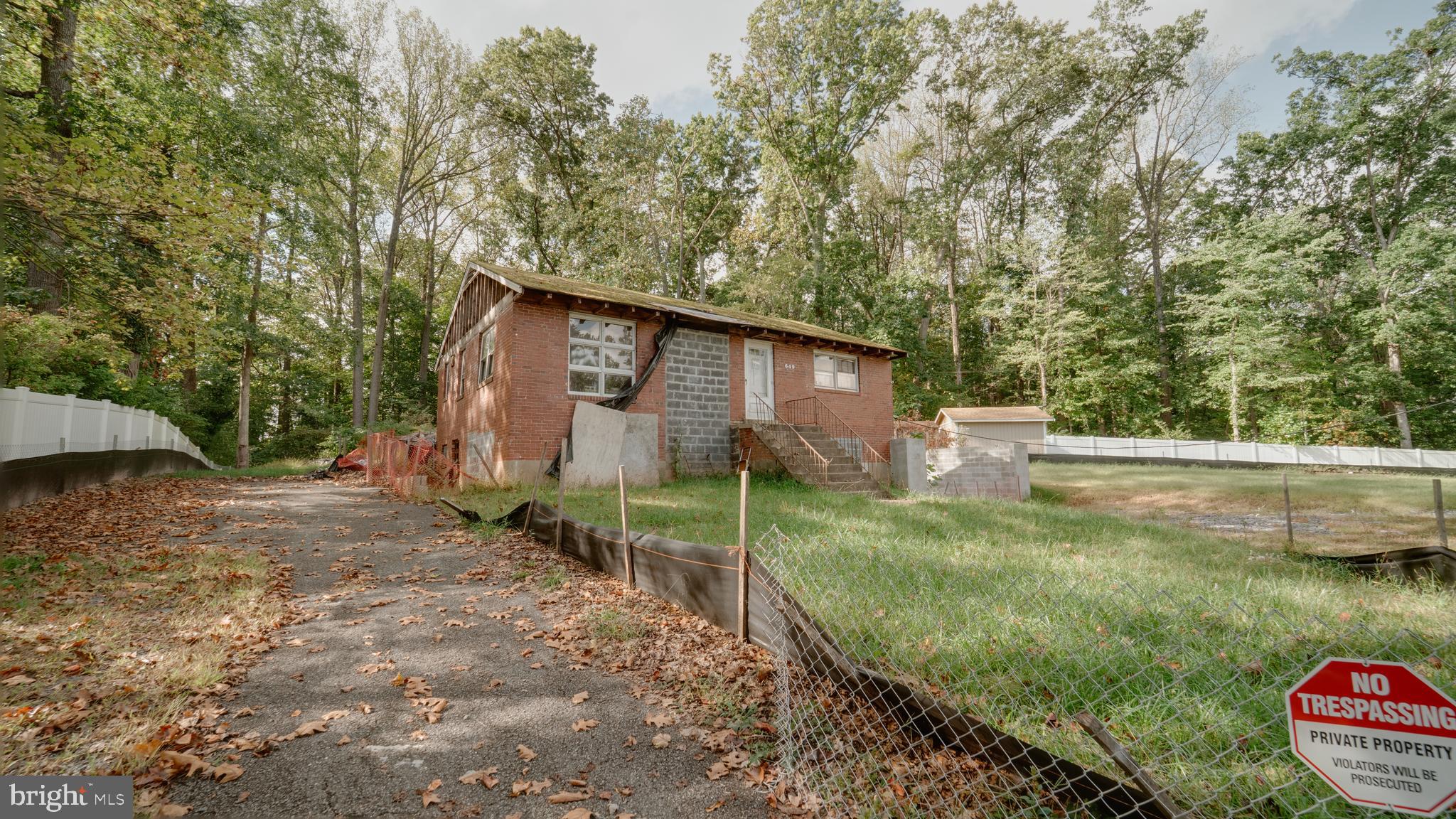 6649 Kerns Road Falls Church, VA 22042 - Photo 24 of 38 a view of a back yard of the house