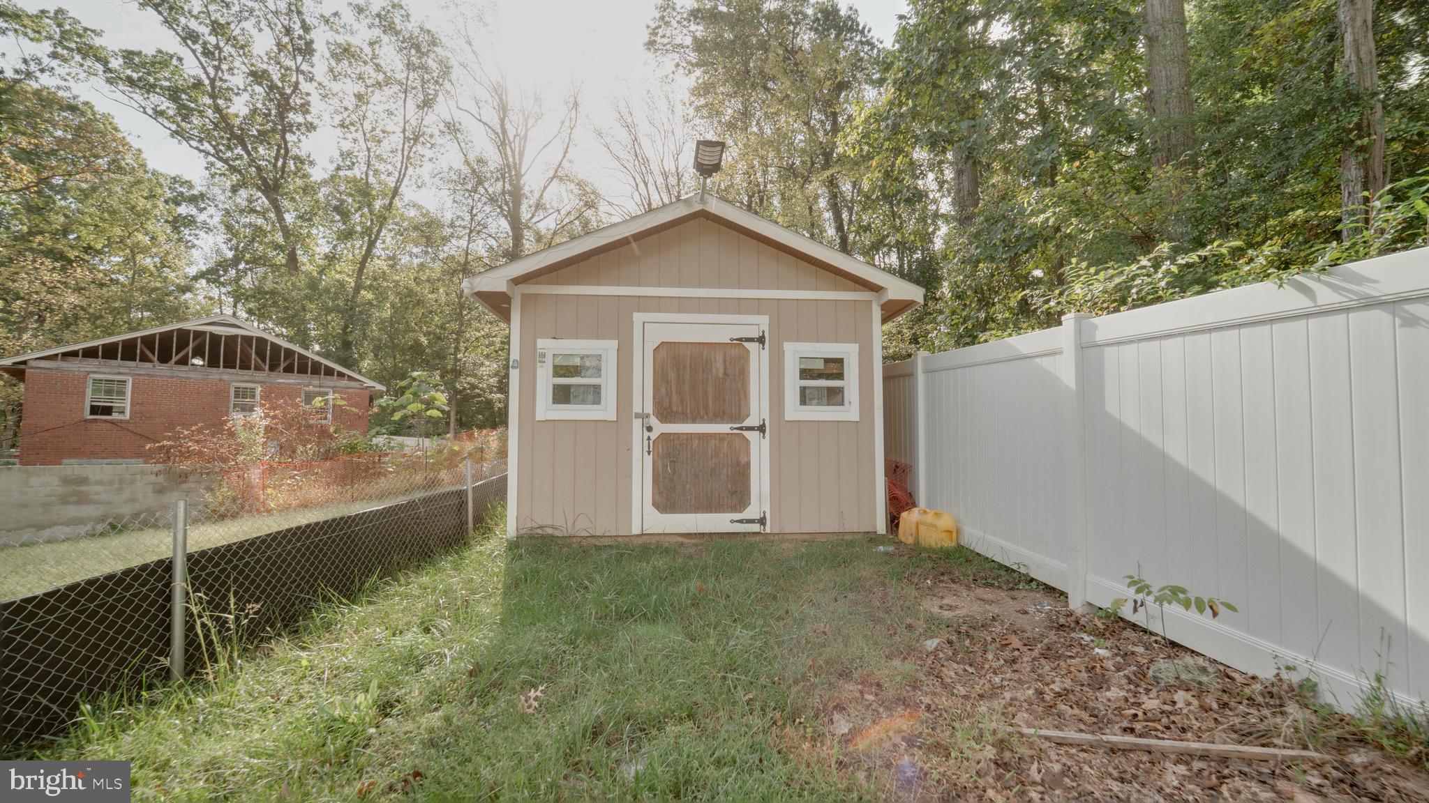 6649 Kerns Road Falls Church, VA 22042 - Photo 26 of 38 a view of backyard with green space