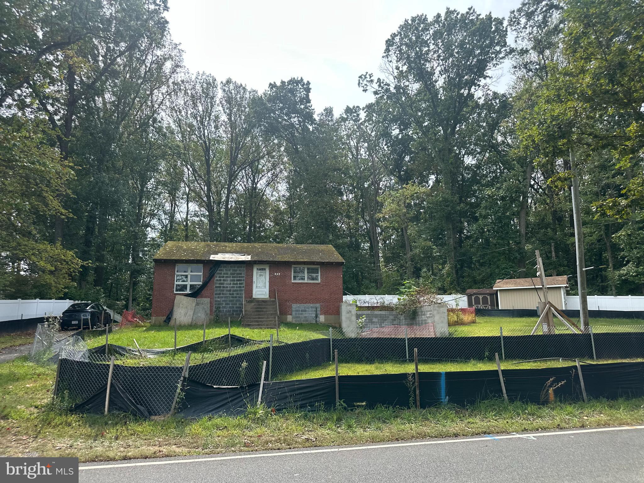 6649 Kerns Road Falls Church, VA 22042 - Photo 6 of 38 a view of a swimming pool with a lounge chair