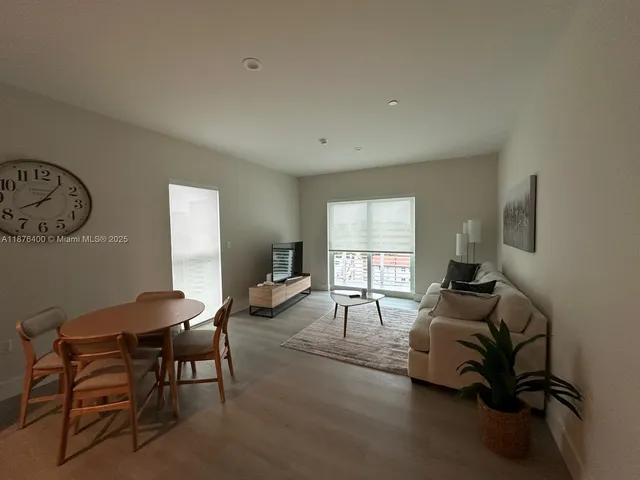 $3,300 | 1938 Jackson Street, Unit 502, Hollywood, FL 33020