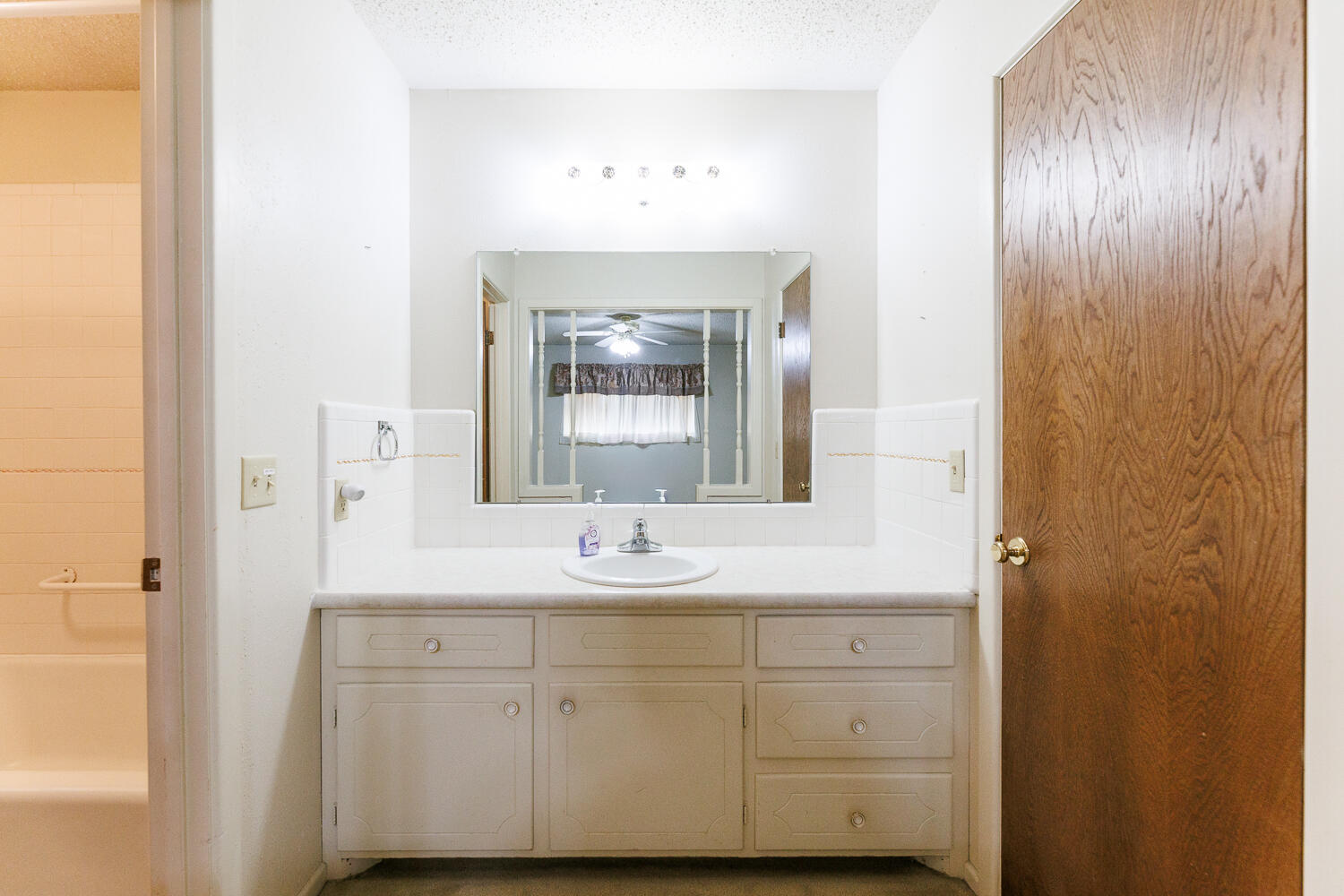 5507 28th Street Lubbock, TX 79407 - Photo 29 of 52 Primary Bathroom