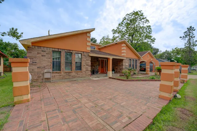 $265,000 | 316 Hickman Lane, Angleton, TX 77515