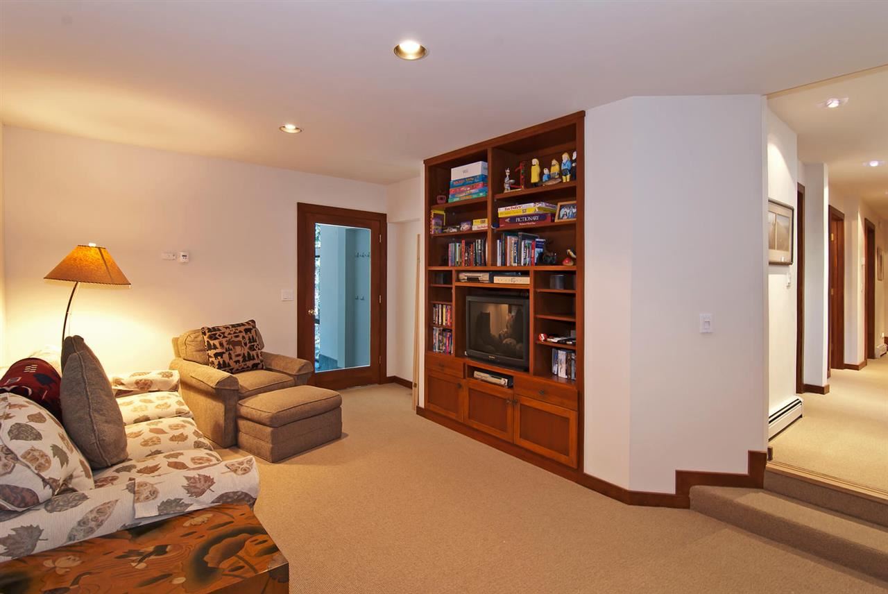 1732 Trapper Place Alpine Meadows, CA 96146 - Photo 6 of 14 Family Room