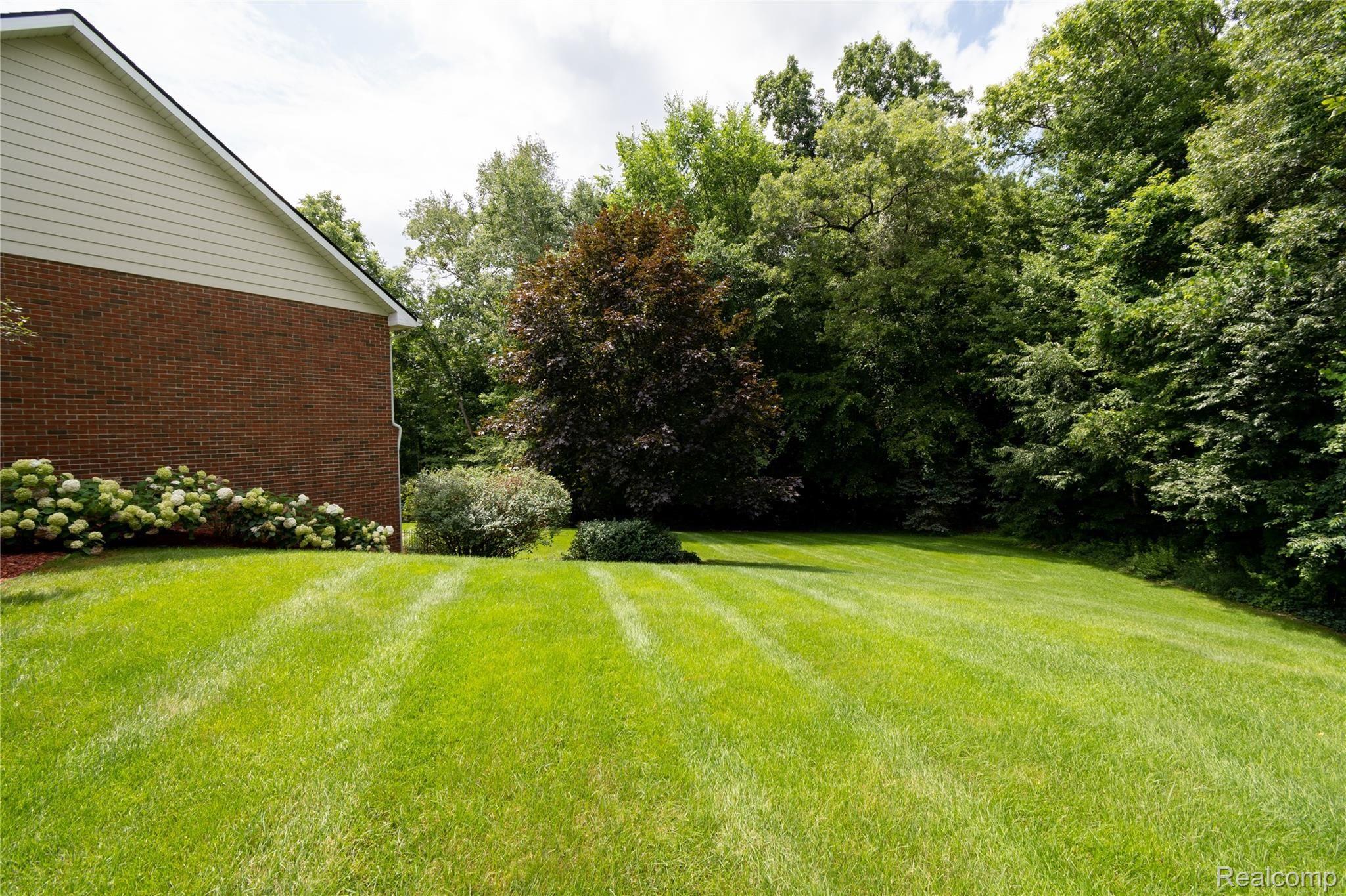 9449 Quail Ridge Run Brighton, MI 48114 - Photo 60 of 71 DSC_0921.jpg