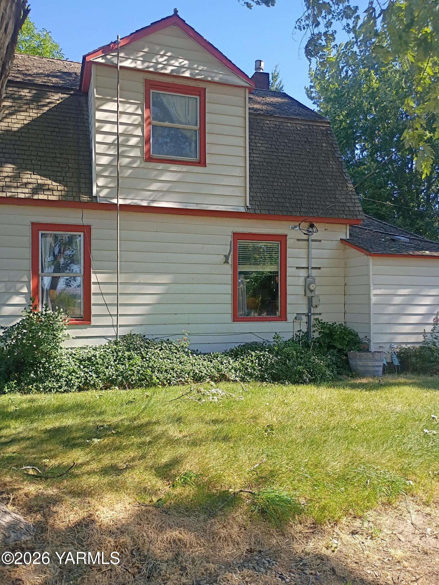 31 North McLean Road Sunnyside, WA 98944 - Photo 3 of 17 degraaf side of house