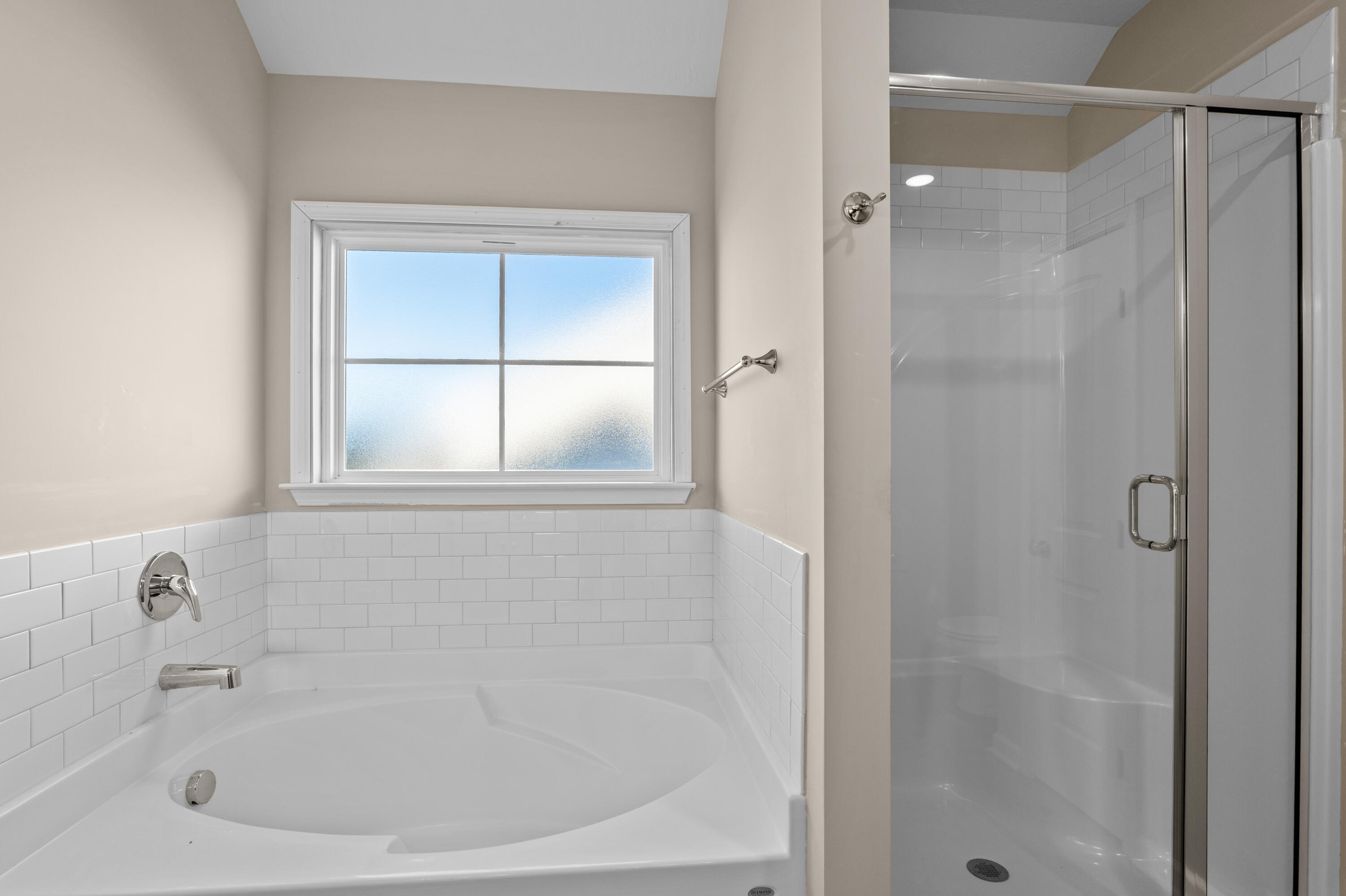 1318 Elbron Drive Augusta, GA 30909 - Photo 17 of 33 Primary Suite Tub/Shower