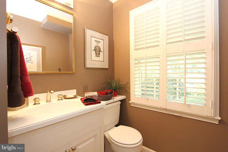 7908 Greentree Road Bethesda, MD 20817 - Photo 15 of 28 Bath