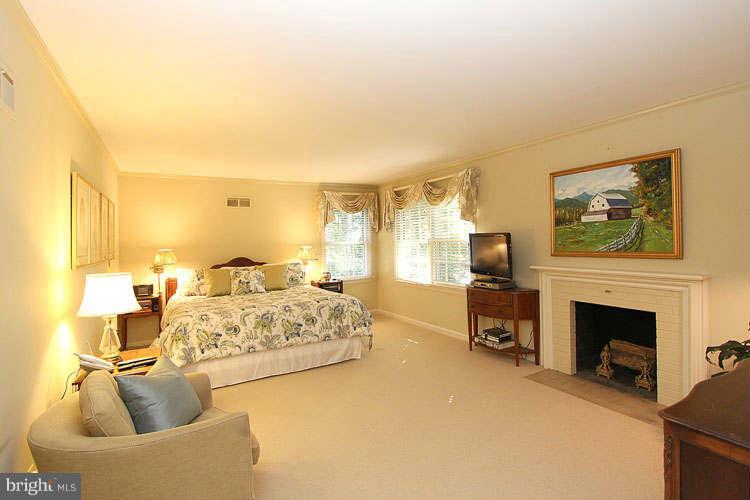 7908 Greentree Road Bethesda, MD 20817 - Photo 17 of 28 Bedroom (Master)