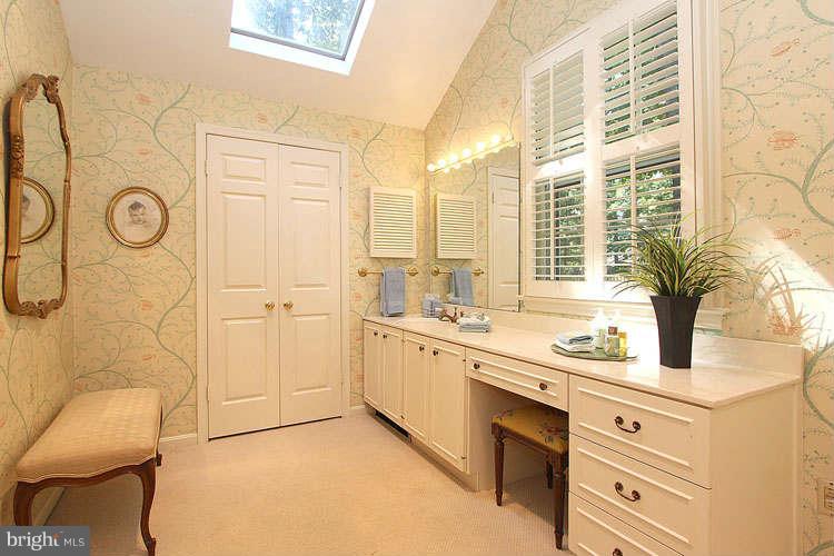 7908 Greentree Road Bethesda, MD 20817 - Photo 19 of 28 Bath (Master)