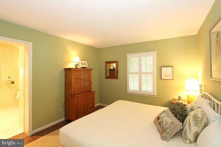 7908 Greentree Road Bethesda, MD 20817 - Photo 21 of 28 Bedroom