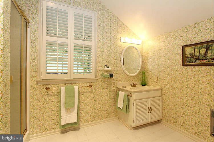 7908 Greentree Road Bethesda, MD 20817 - Photo 22 of 28 Bath