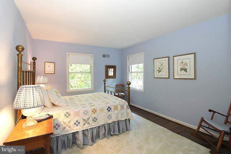 7908 Greentree Road Bethesda, MD 20817 - Photo 23 of 28 Bedroom