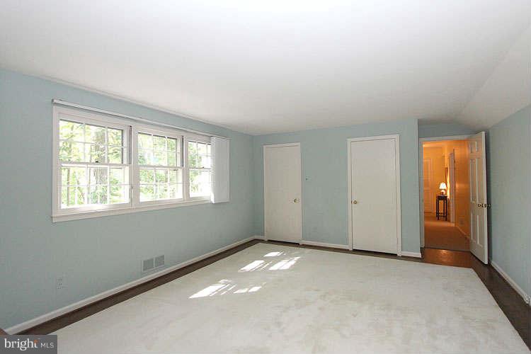7908 Greentree Road Bethesda, MD 20817 - Photo 24 of 28 Bedroom