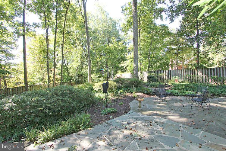 7908 Greentree Road Bethesda, MD 20817 - Photo 27 of 28 Exterior (Rear)