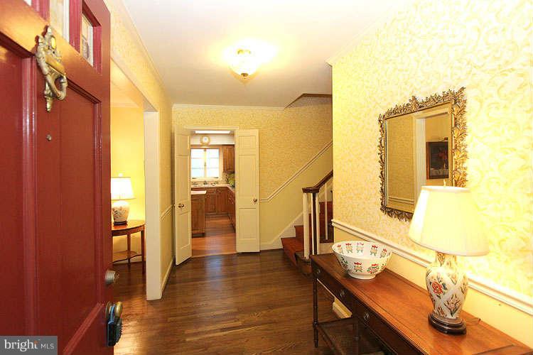 7908 Greentree Road Bethesda, MD 20817 - Photo 4 of 28 Interior (General)