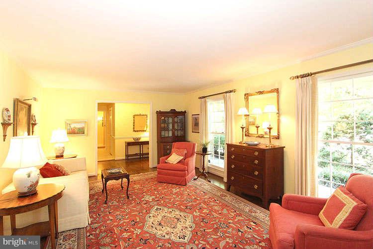 7908 Greentree Road Bethesda, MD 20817 - Photo 6 of 28 Living Room