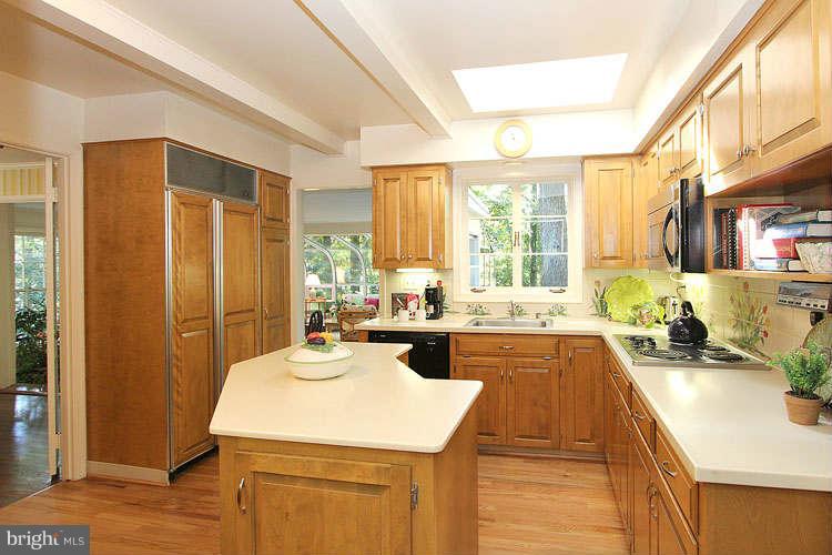 7908 Greentree Road Bethesda, MD 20817 - Photo 10 of 28 Kitchen