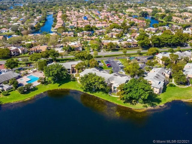 $2,200 | 2361 Northwest 96th Terrace, Unit 18G, Pembroke Pines, FL 33024