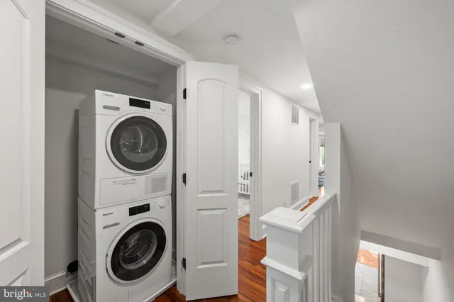 $1,875,000 | 535 6th Street Southeast, Washington, DC 20003