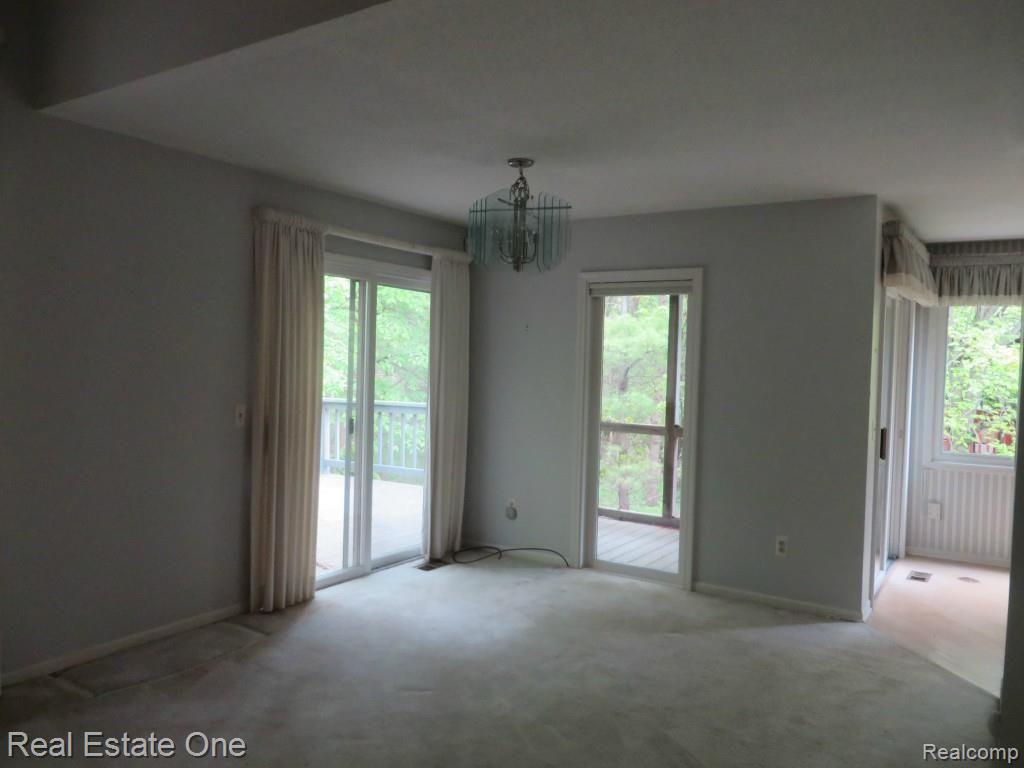 3346 Henley Court, Unit 78L Rochester, MI 48309 - Photo 7 of 21 Dining Room.jpg