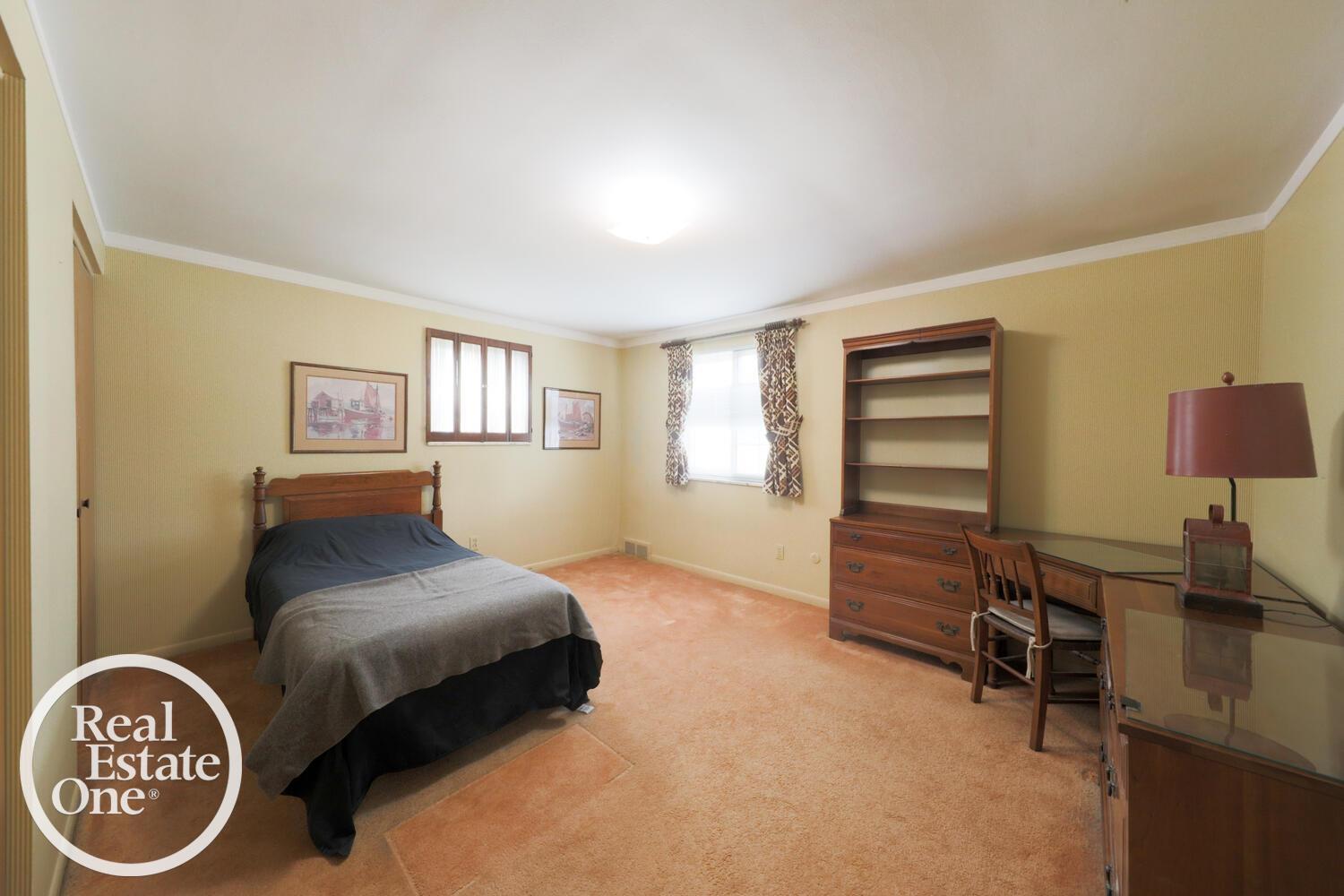 784 Canterbury Road Grosse Pointe, MI 48236 - Photo 28 of 40 50136744-33ca8ecc-c53d-4b57-b49d-1d8cf86993a2.JPG