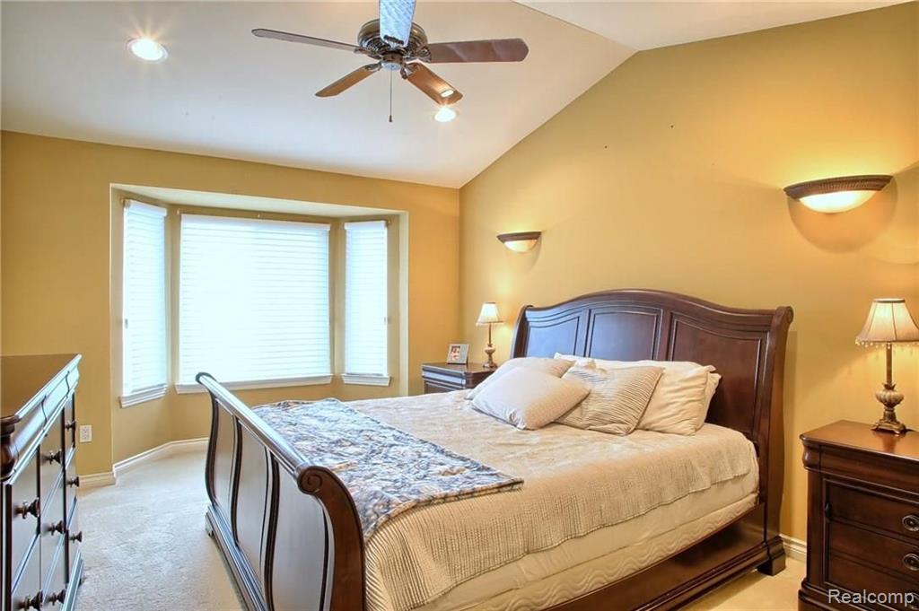 26019 Mariners Point New Baltimore, MI 48051 - Photo 15 of 21