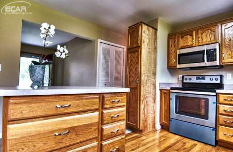 6497 Lapeer Road Burton, MI 48509 - Photo 12 of 39 20444937-11.JPG