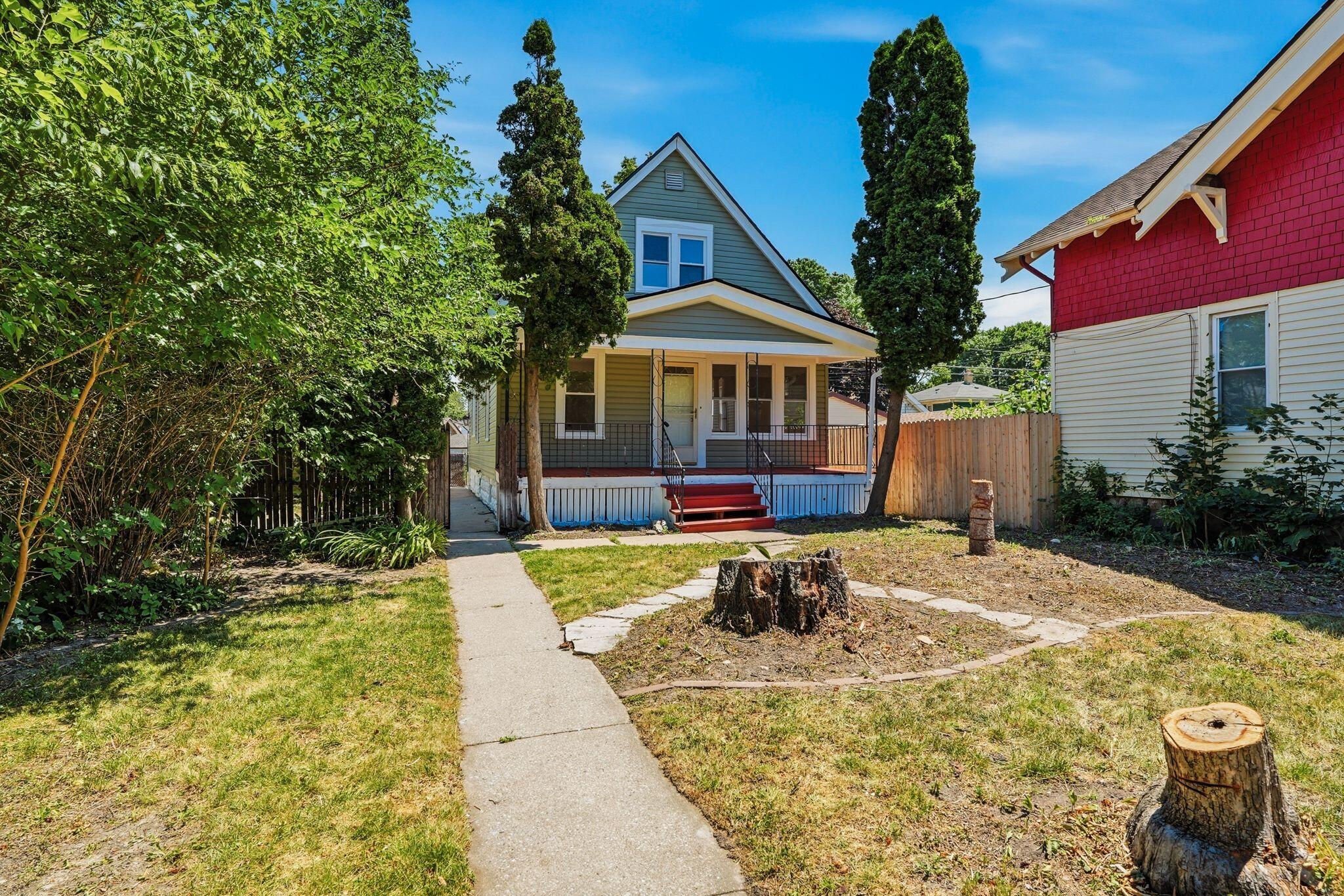 2118 South 68th Street West Allis, WI 53219 - Photo 3 of 27 2118 South 68th Street, West Allis - HDR