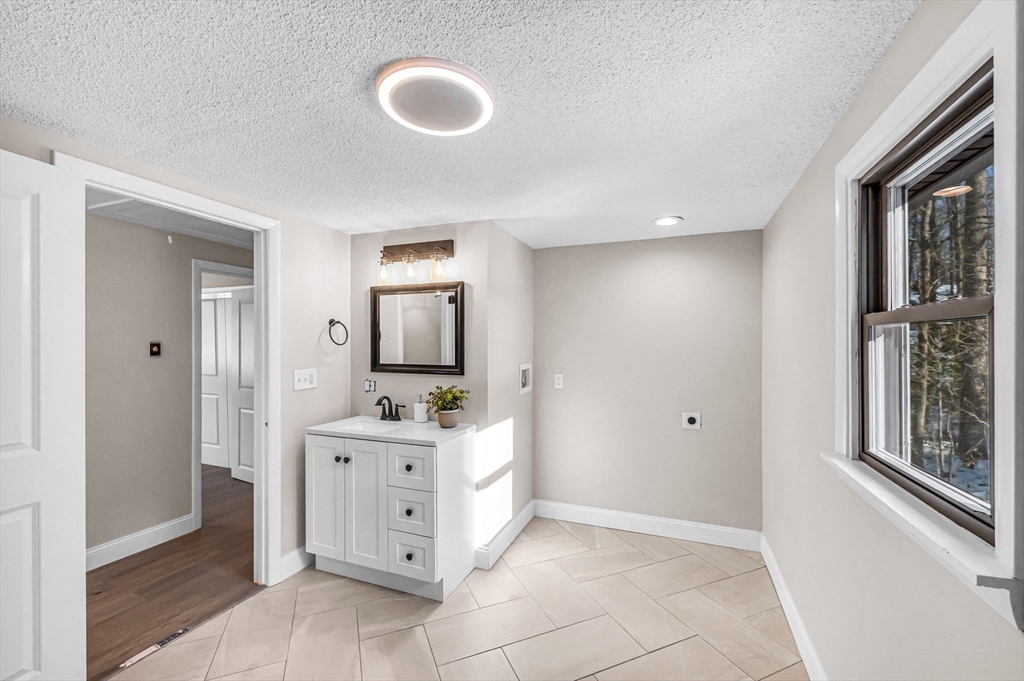 1368 Granville Road Westfield, MA 01085 - Photo 25 of 41