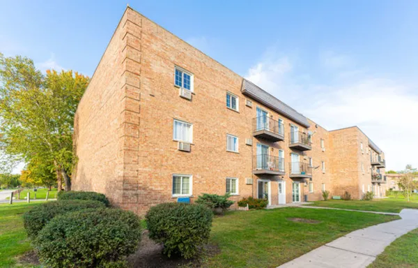 $209,000 | 147 West Elk Trail, Unit 345, Carol Stream, IL 60188