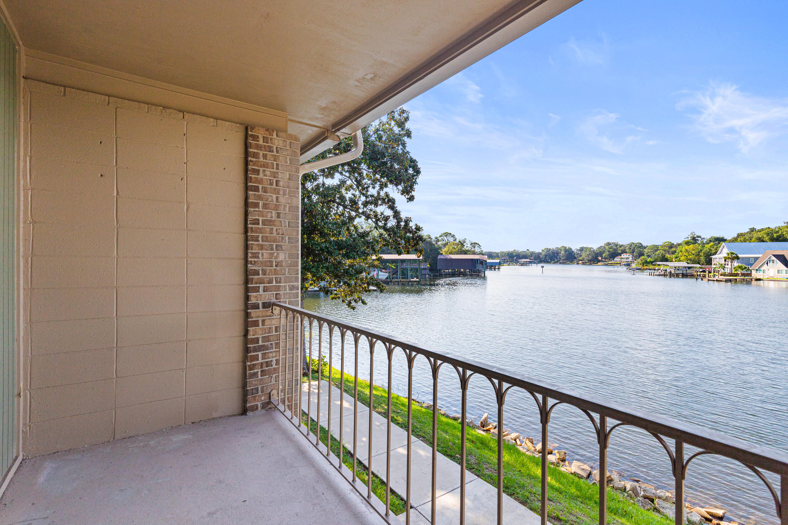210 Pelham Road, Unit 109B Fort Walton Beach, FL 32547 - Photo 19 of 33 a city view from a balcony