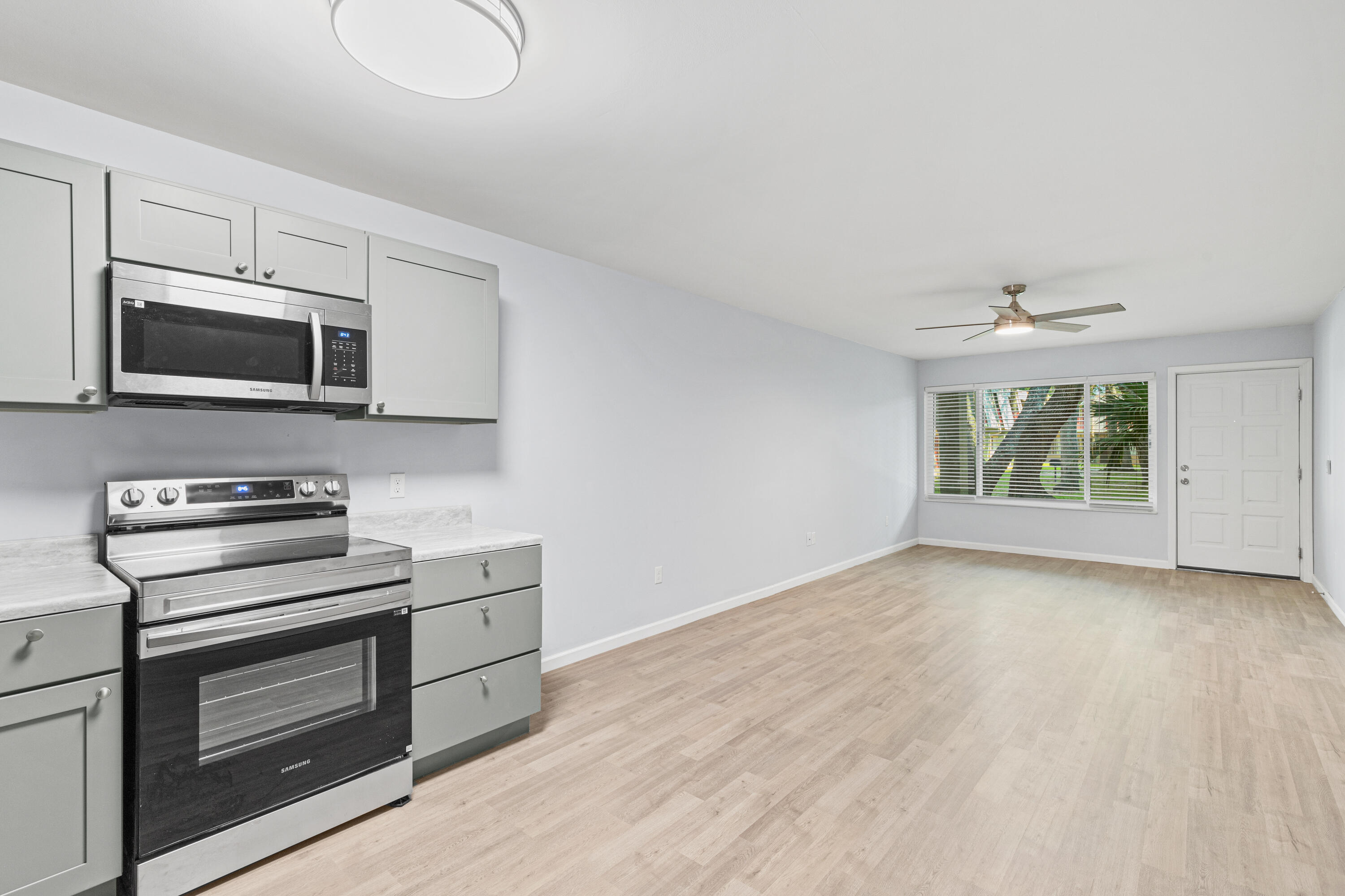 210 Pelham Road, Unit 109B Fort Walton Beach, FL 32547 - Photo 9 of 33 a kitchen with granite countertop a stove and a microwave