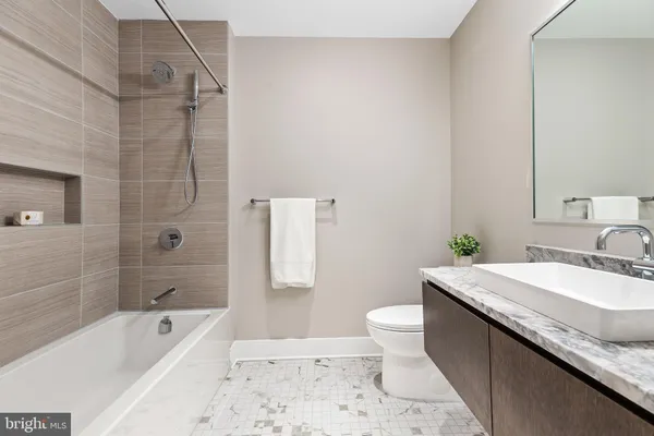 $5,200 | 1827 Wiltberger Street Northwest, Unit 405, Washington, DC 20001