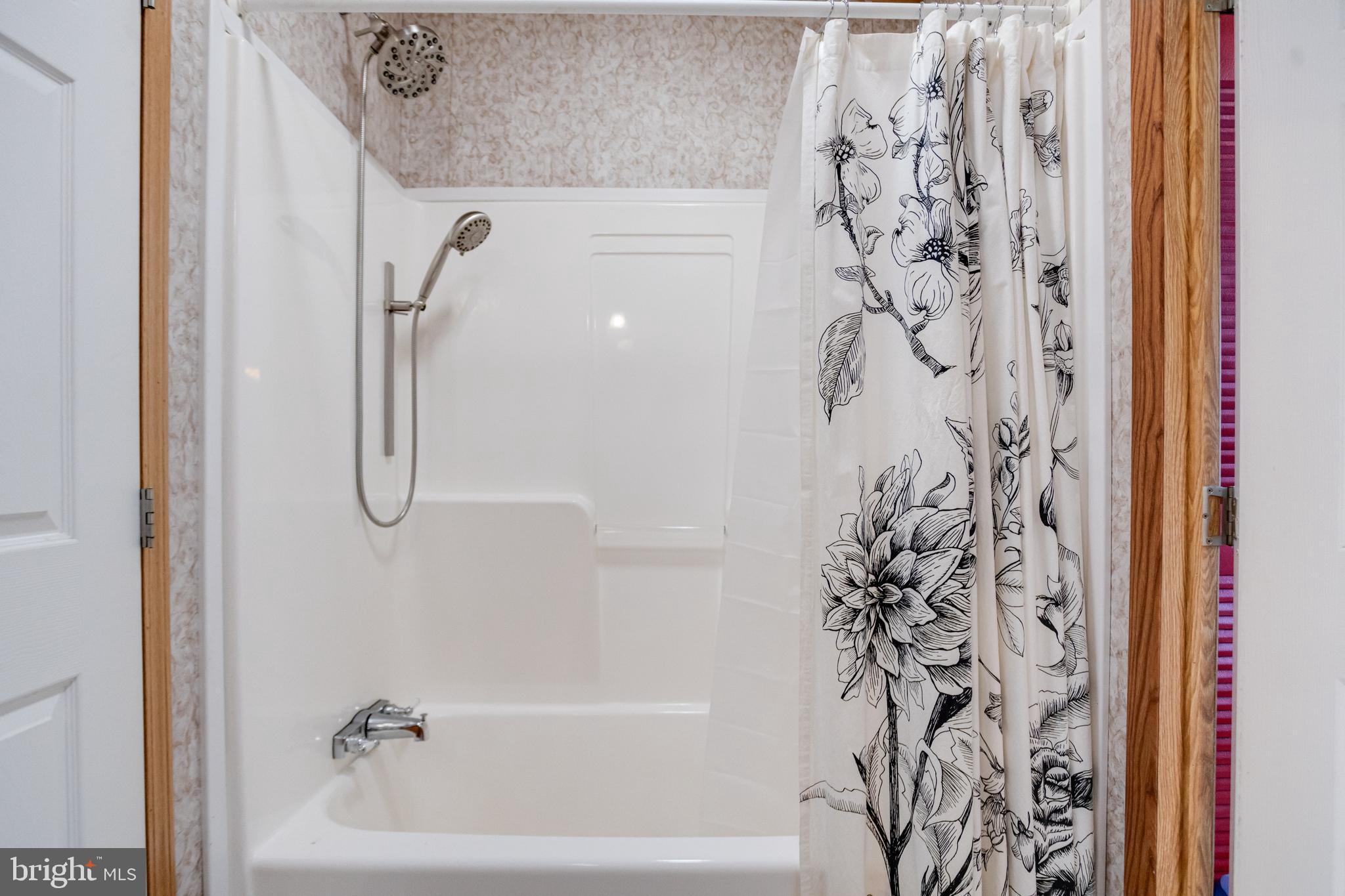 488 North Patuxent Road, Unit 18A Odenton, MD 21113 - Photo 31 of 34 a bathroom with a bathtub and shower