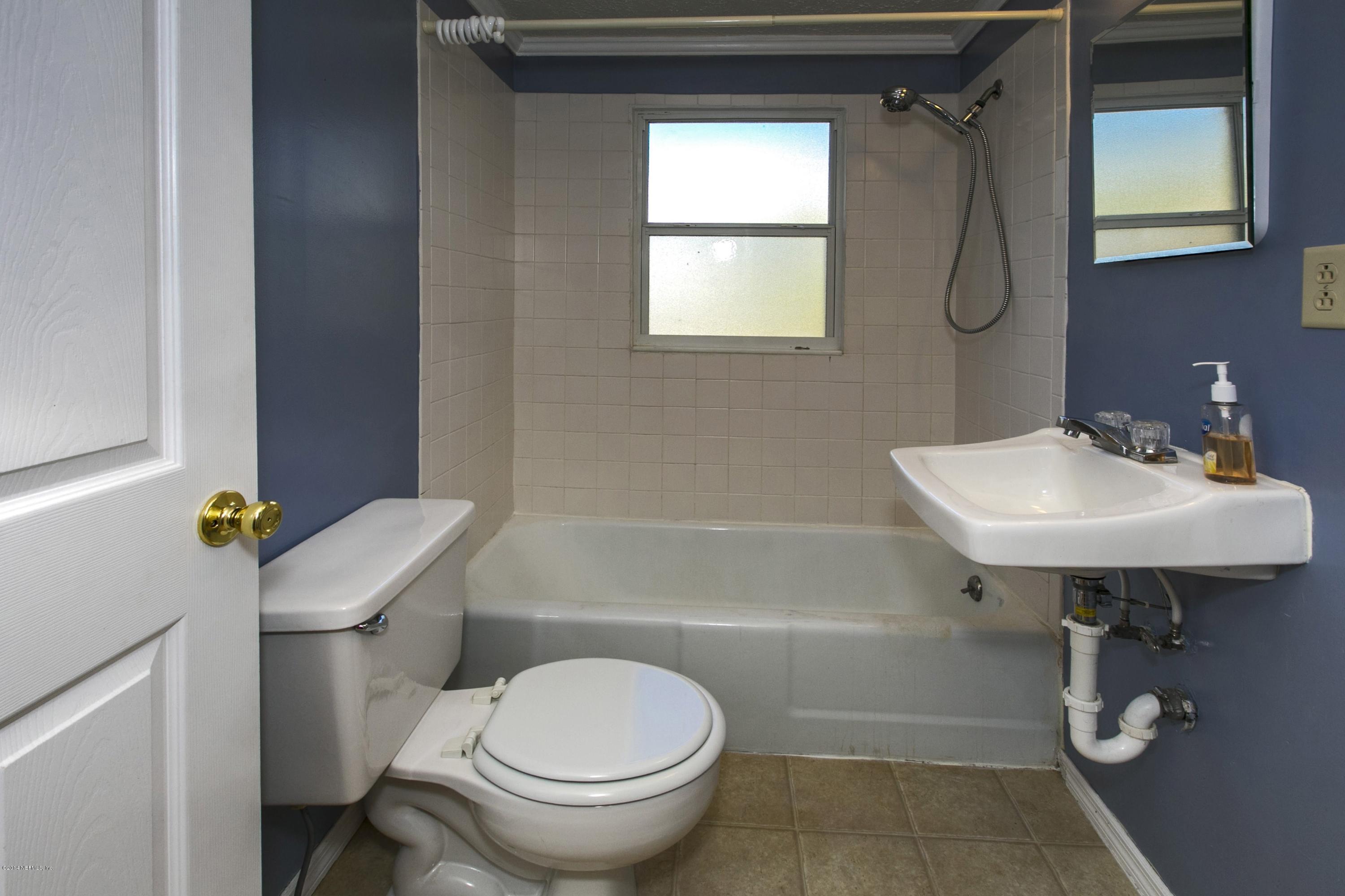 11668 Wynell Road Jacksonville, FL 32218 - Photo 12 of 17 014_Bathroom