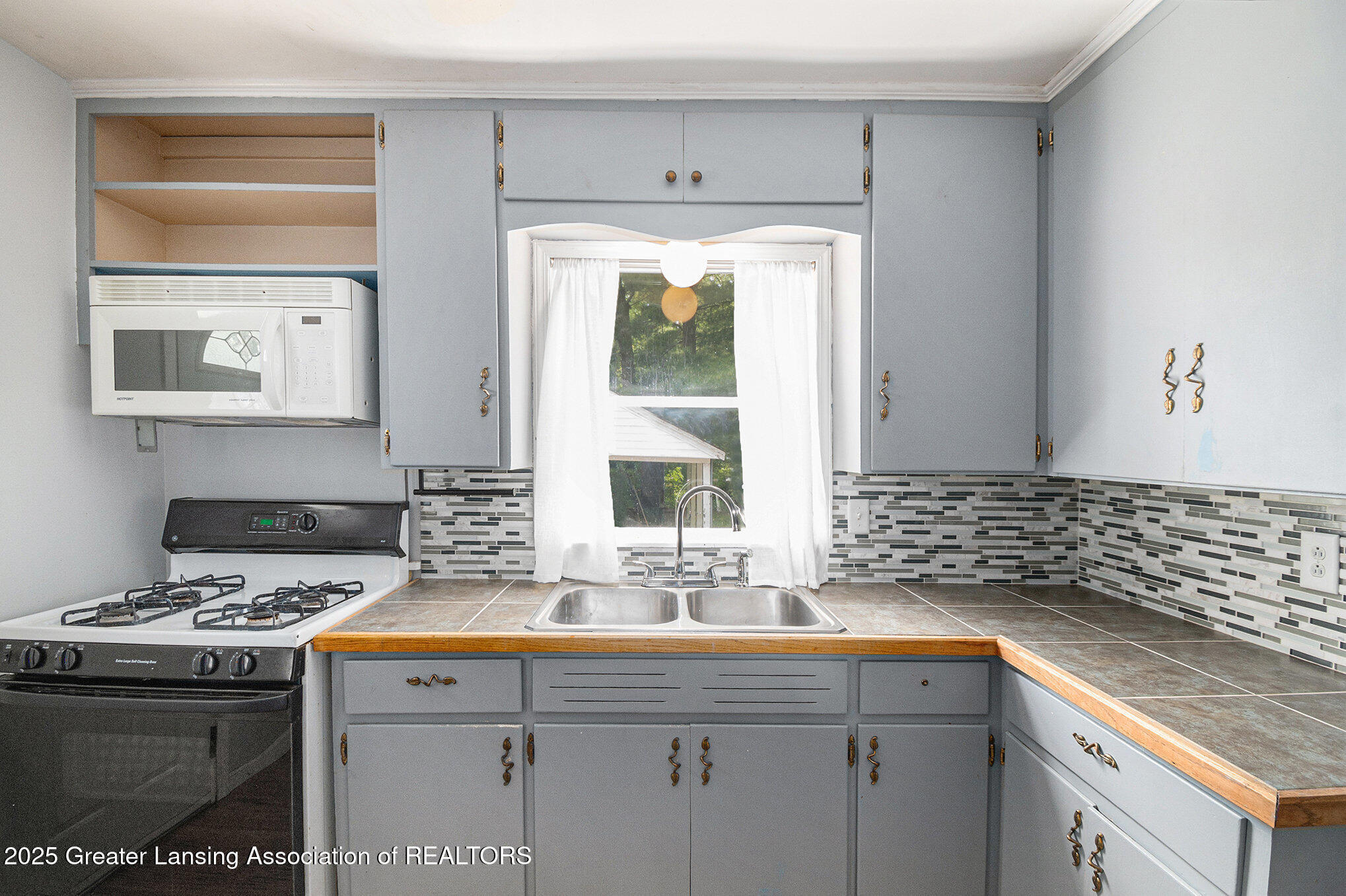 533 West Holmes Road Lansing, MI 48910 - Photo 6 of 15 Kitchen