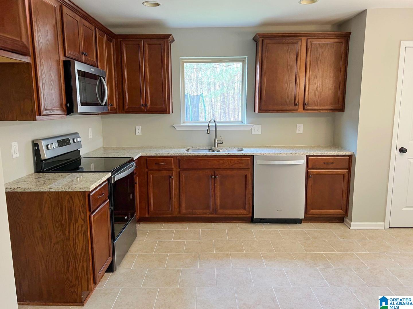 449 Marsh Circle Calera, AL 35040 - Photo 12 of 23