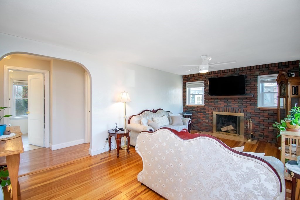 254 Nottingham Street Springfield, MA 01104 - Photo 4 of 31