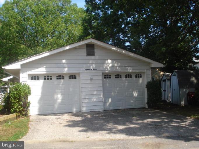 1807 Longwood Road Edgewater, MD 21037 - Photo 4 of 11 Garage 1