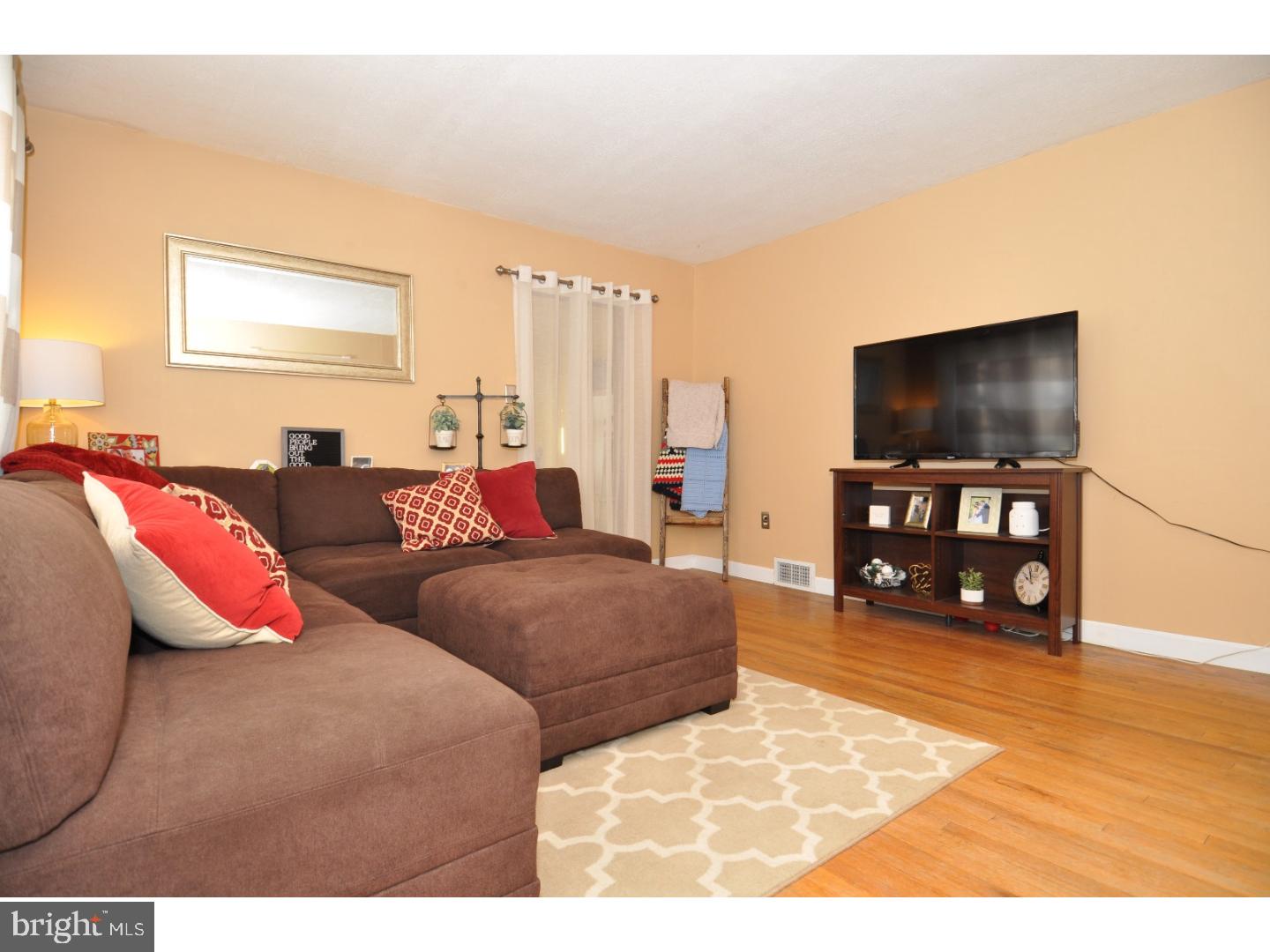 17 Front Street Mount Holly, NJ 08060 - Photo 2 of 21 Living Room