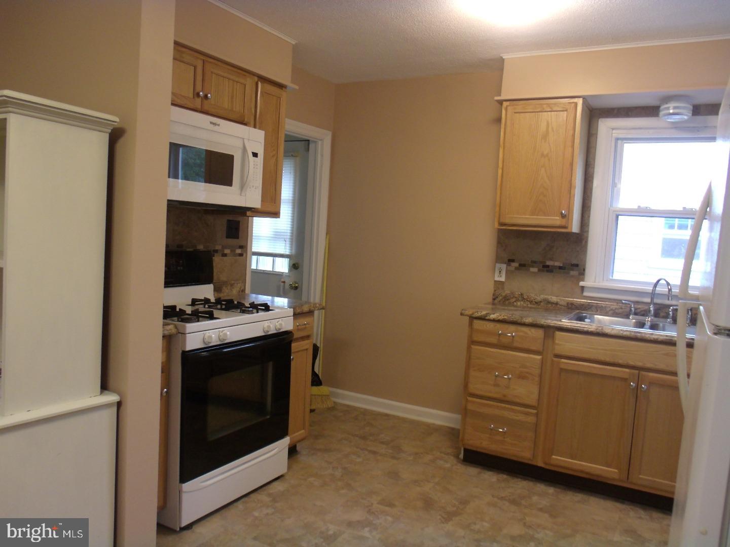 17 Front Street Mount Holly, NJ 08060 - Photo 3 of 21
