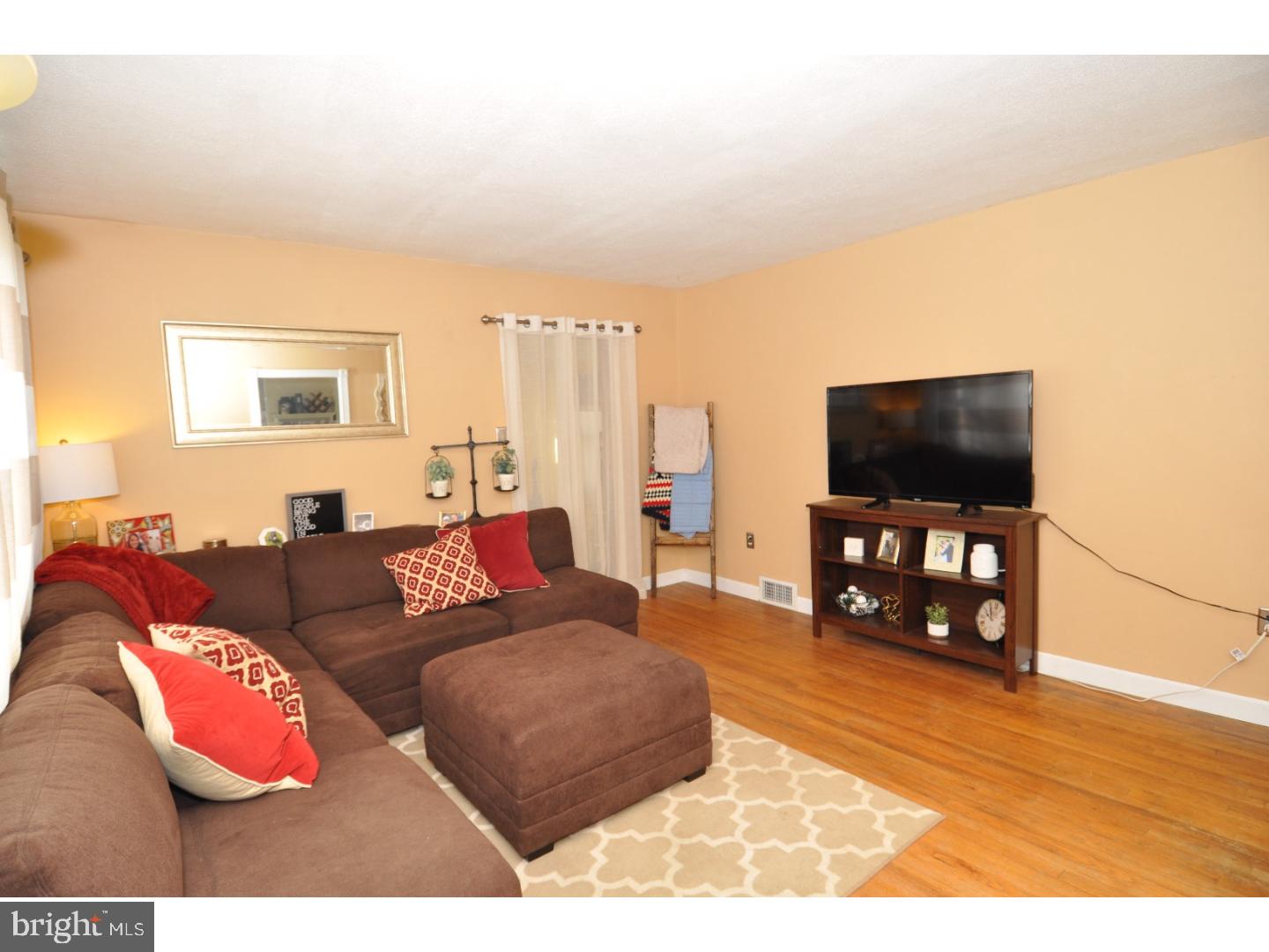 17 Front Street Mount Holly, NJ 08060 - Photo 5 of 21 Living Room
