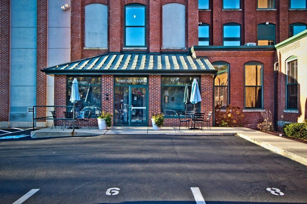 1 Envelope Terrace, Unit TH5 Worcester, MA 01604 - Photo 2 of 28 Gallery Image 2